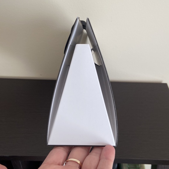 Chanel Gift Box - Picture 2 of 5